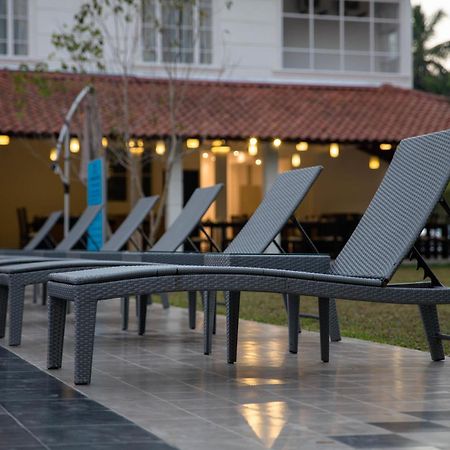 The Covanro Airport Hotel - Katunayake Gampaha Exterior foto