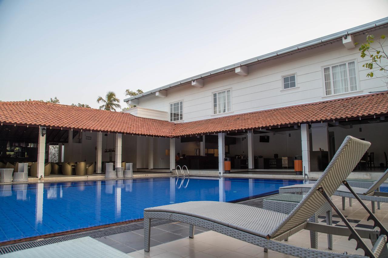 The Covanro Airport Hotel - Katunayake Gampaha Exterior foto