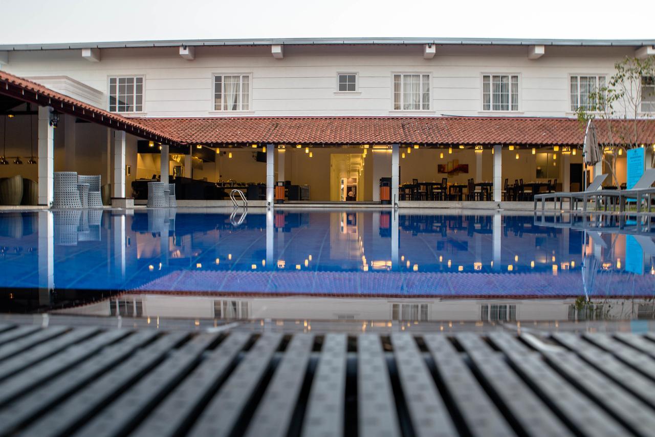 The Covanro Airport Hotel - Katunayake Gampaha Exterior foto